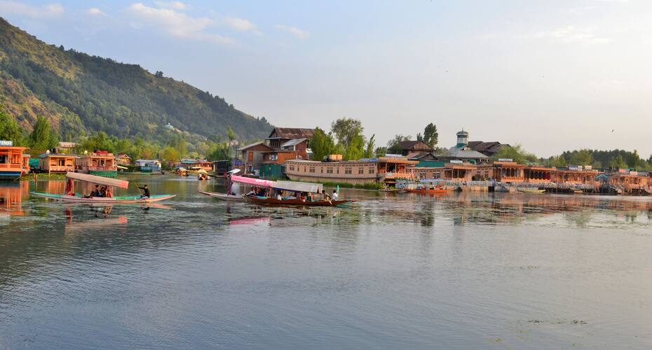 Appolo Eleven Houseboat, Srinagar 3